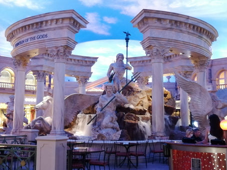 Tourists watching free shows and themed decorations inside hotel lobbies on the Las Vegas Strip during 2025, enjoying entertainment without spending