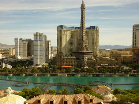 Hotel deals during shoulder season – Best months to visit Las Vegas in 2026