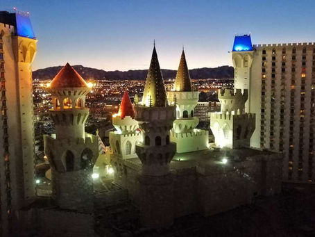Exterior view of a luxury hotel on the Las Vegas Strip – ideal for first-time visitors in 2025