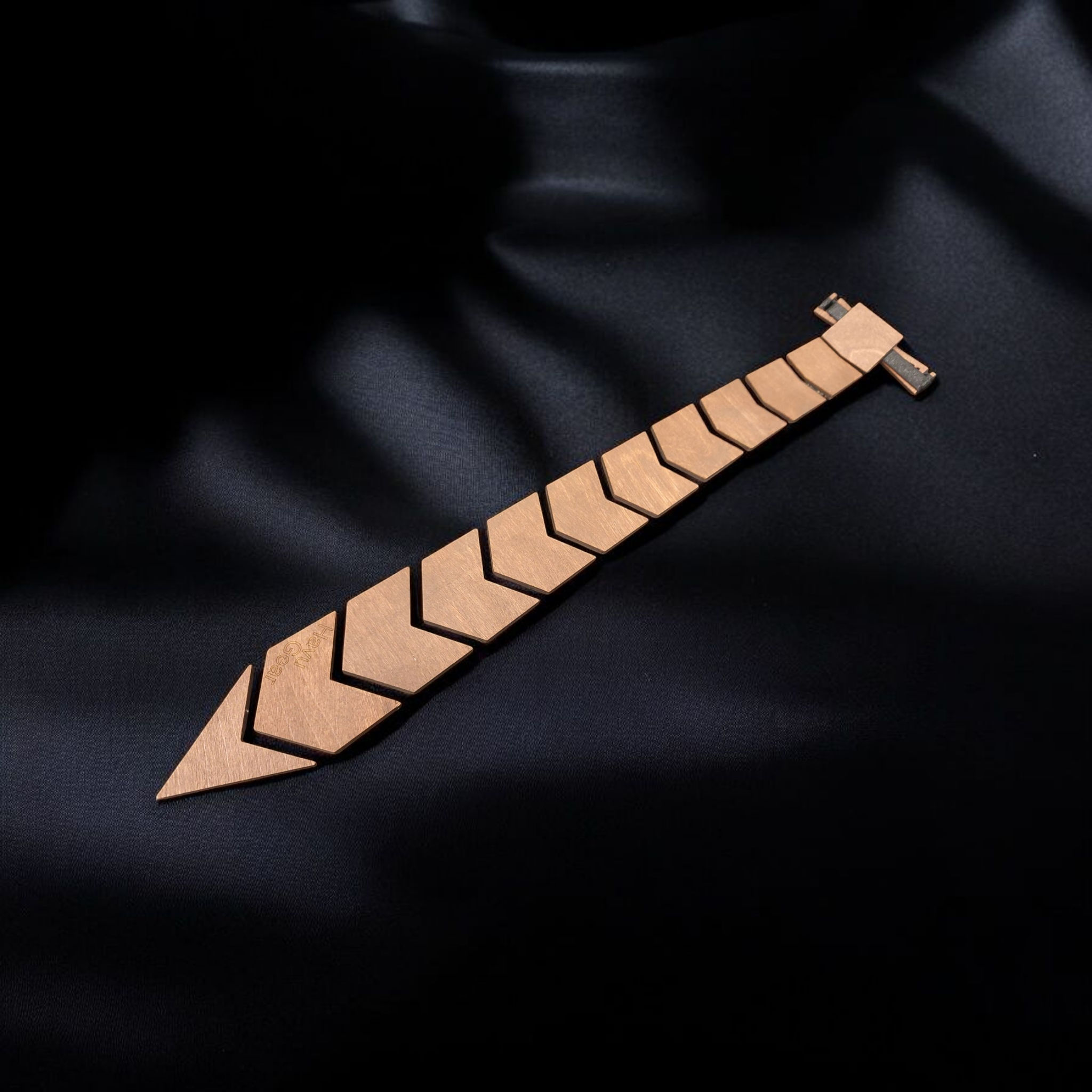 Latvus - puukravatti