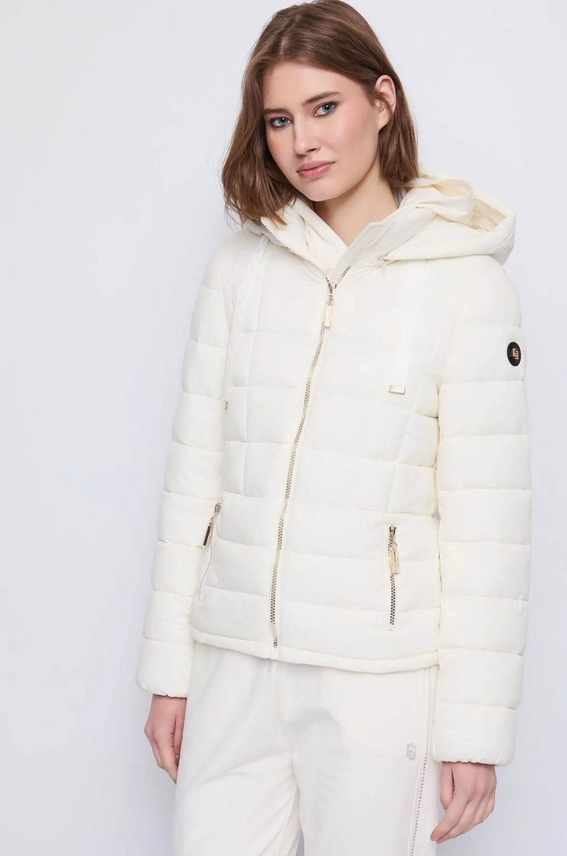 CHAQUETA ACOLCHADA BLANCA DE PLUMAS CON CREMALLERA