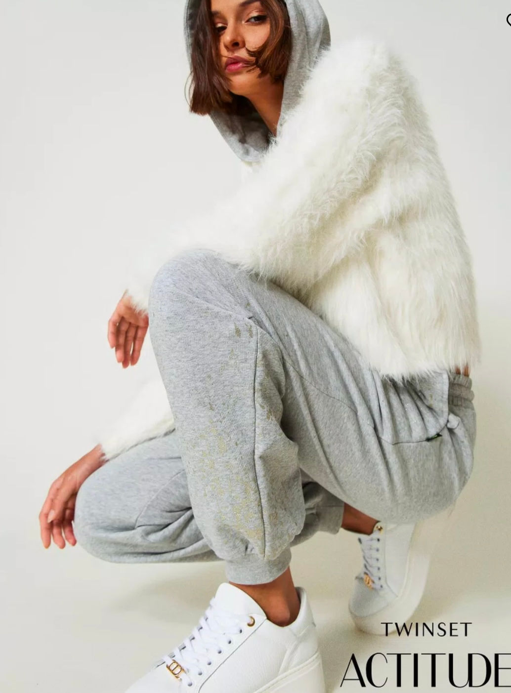 CHAQUETA DE PELO CON CAPUCHA DESMONTABLE ACTITUDE TWIN SET