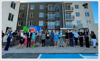                 Más Allá del Techo