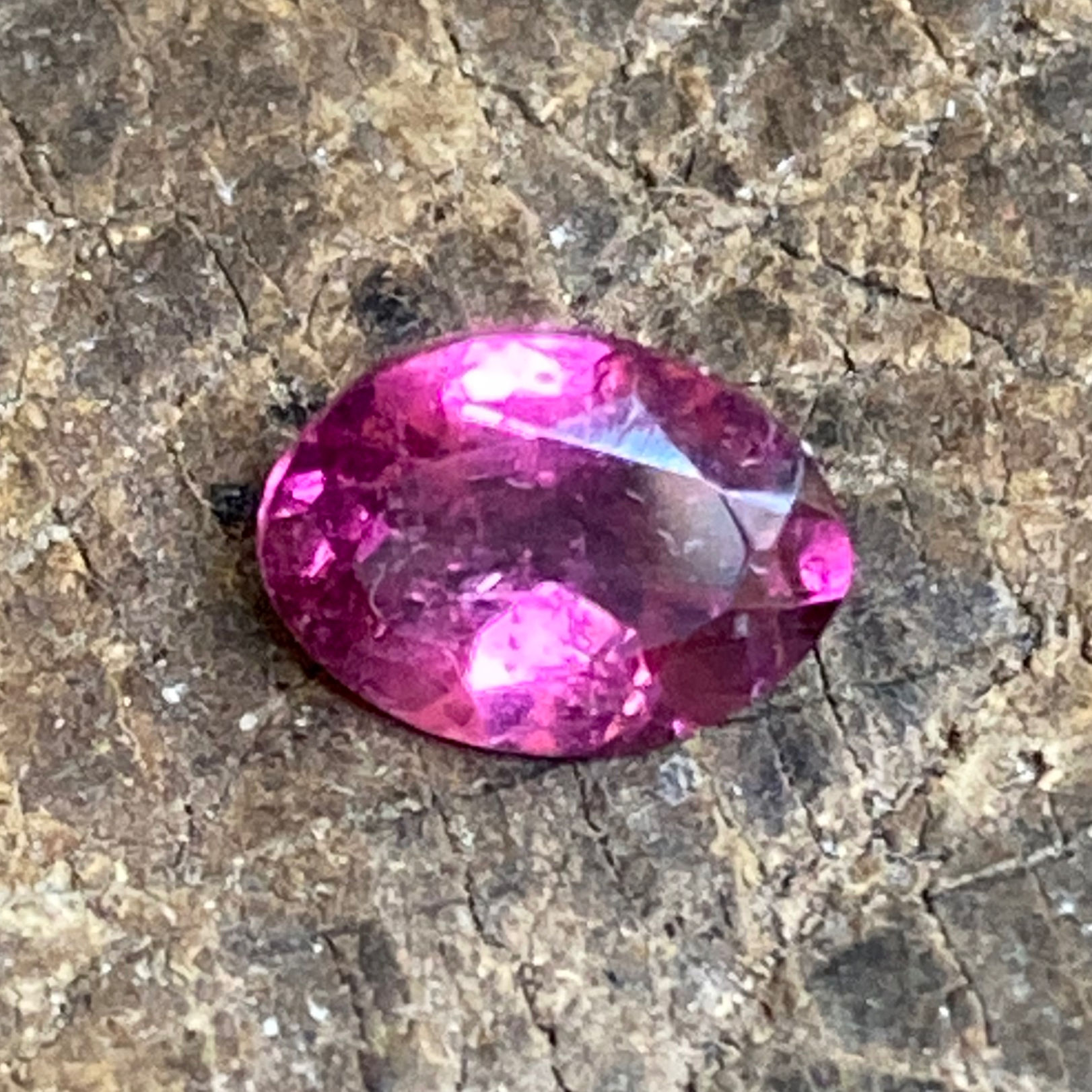 Rhodolite garnet 0.86 ct (Ref: GREM0053)