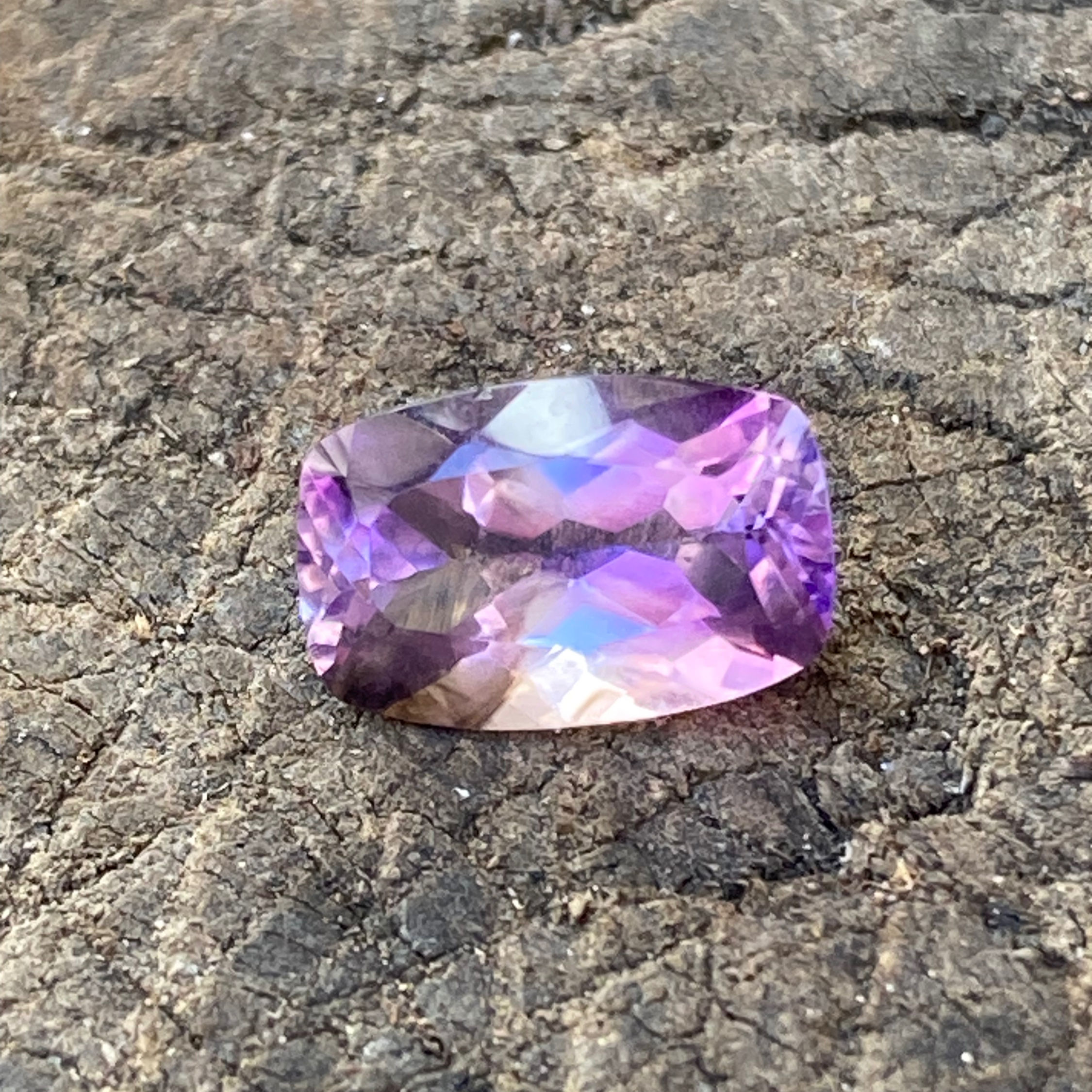 Bicolor amethyst 2.9 ct (Ref: AME0027)