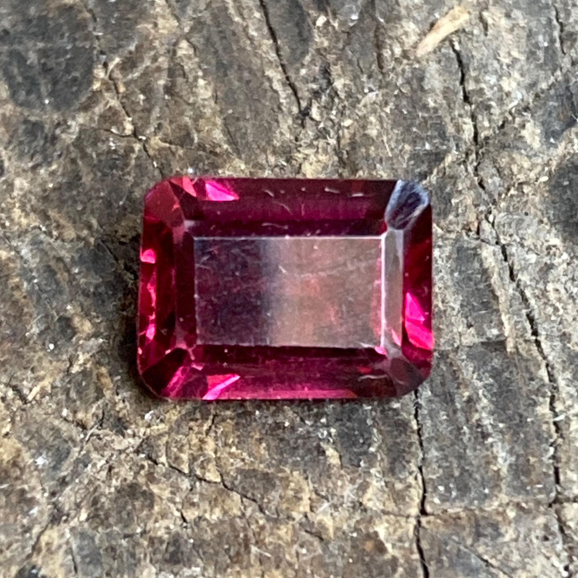 Rhodolite garnet 1.92 ct (Ref: GREM0027)