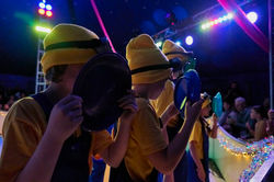 Tellerjonglage bei den Minions