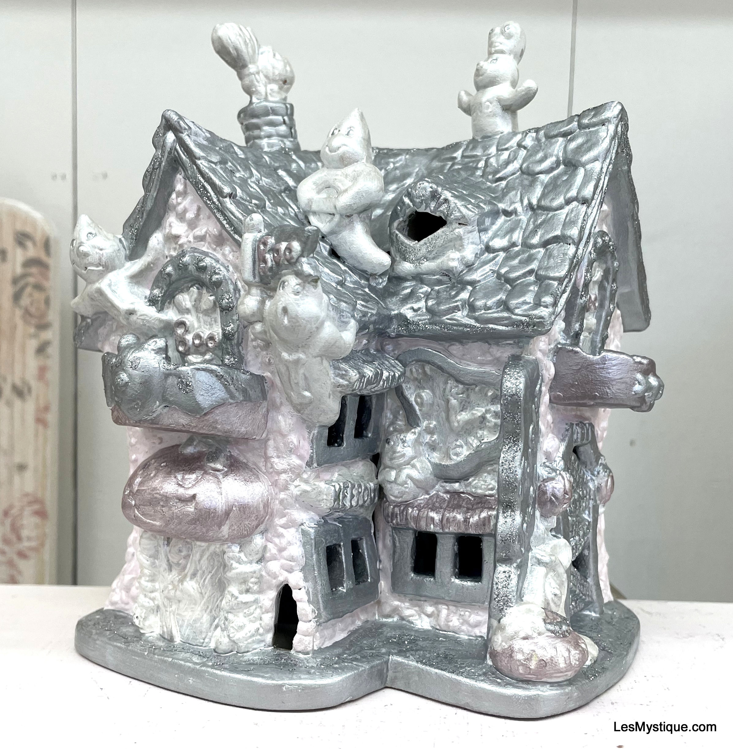 Vintage Shabby Haunted House Light up Pink Halloween Glitter Decor Fright School