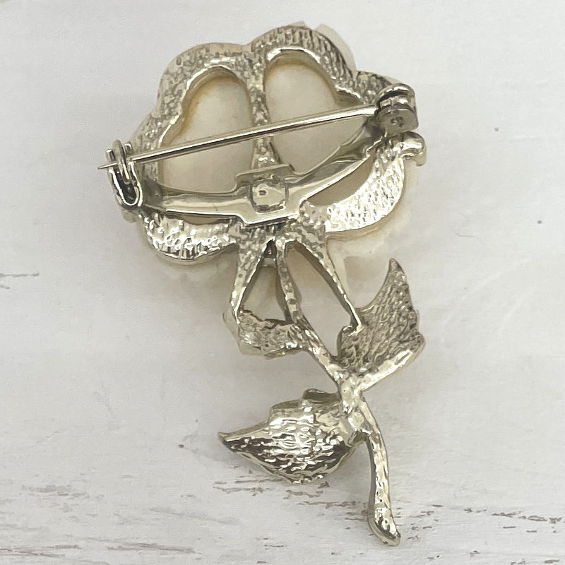 Thumbnail: Vintage Jewelry: Retro Flower Pin, White Rose Gold Tone Brooch