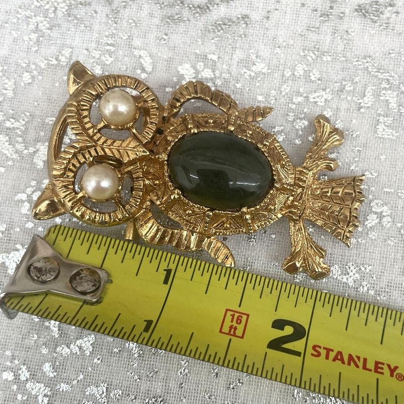 Thumbnail: Vintage Jewelry: Owl Pendant or Brooch, Nephrite Jade, Gold Tone
