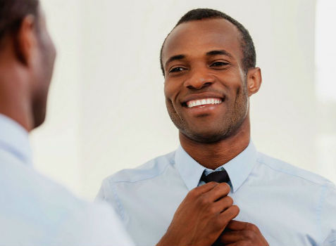 O Espelho e a Máscara: Por que é tão difícil se amar de verdade e o que isso tem a ver com a sua autoestima.