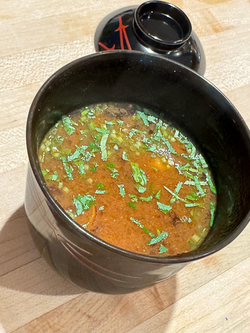 赤だし(お豆腐、なめこ、三つ葉)