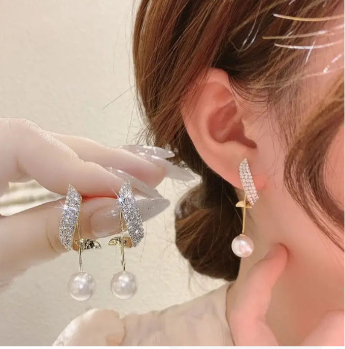 Thumbnail: Pearl Dangle Earrings
