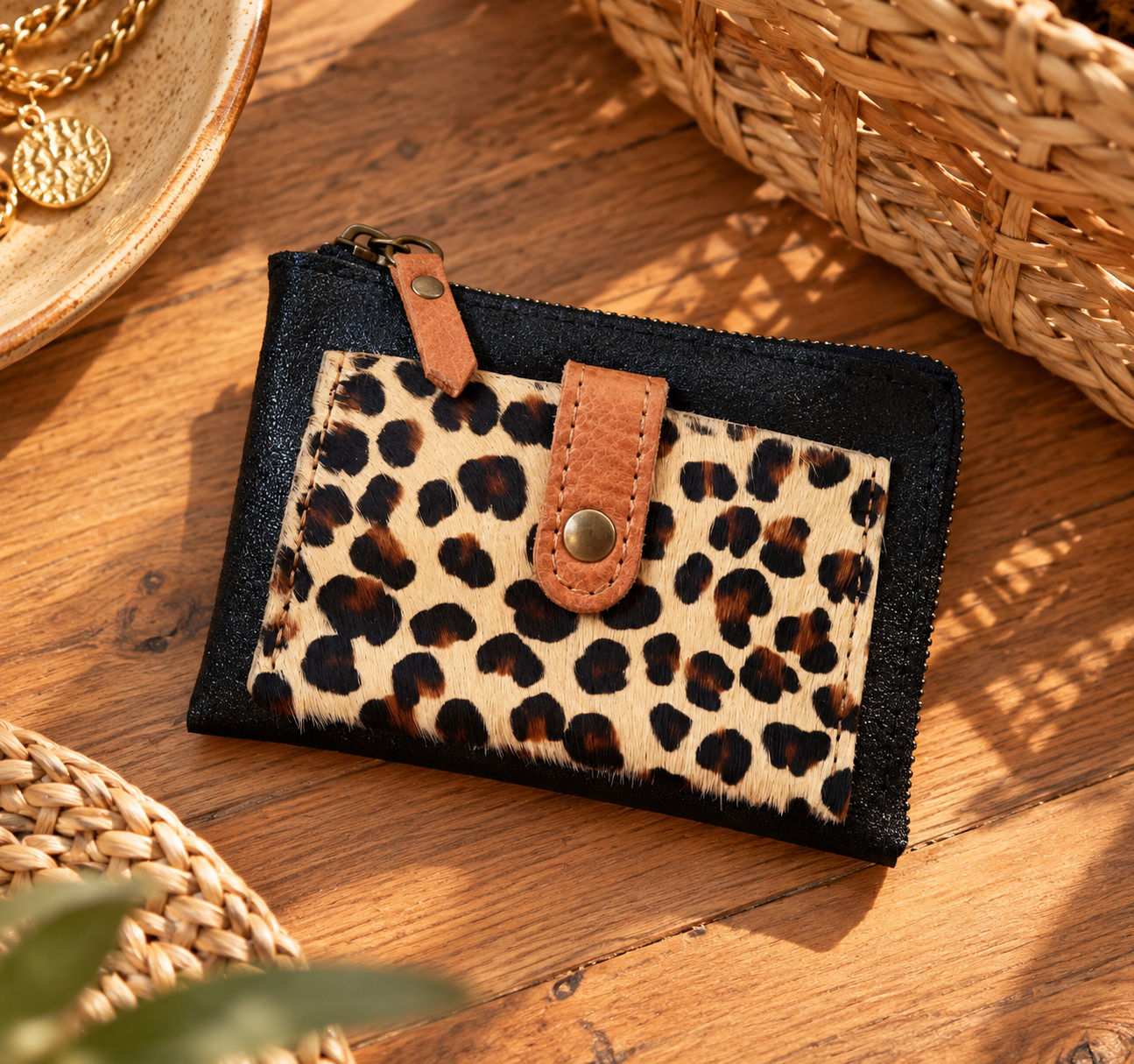 Isa – Portefeuille en cuir noir brillant léopard marron