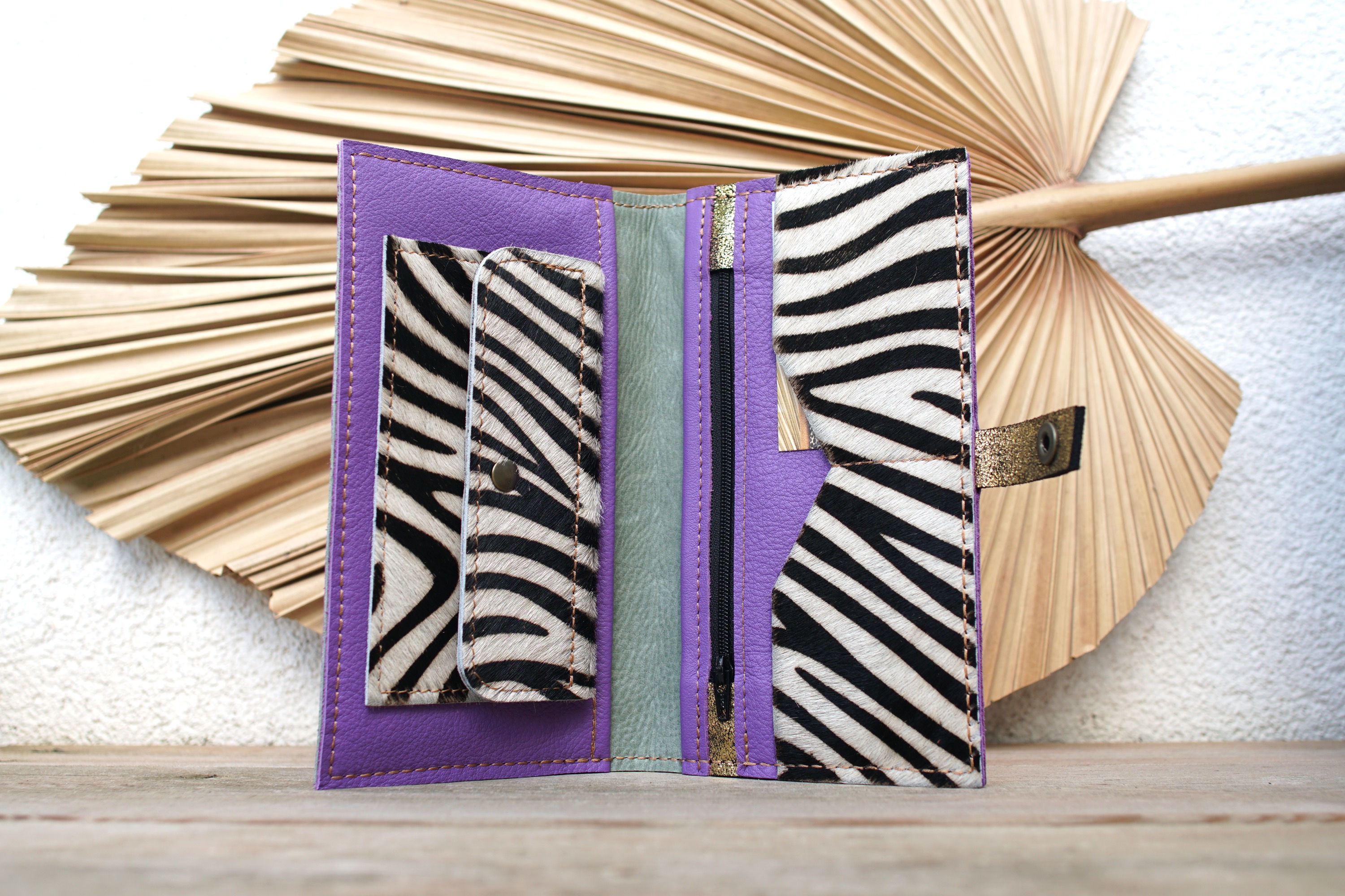 Lucien – Portefeuille en cuir violet, zébré, doré et amande