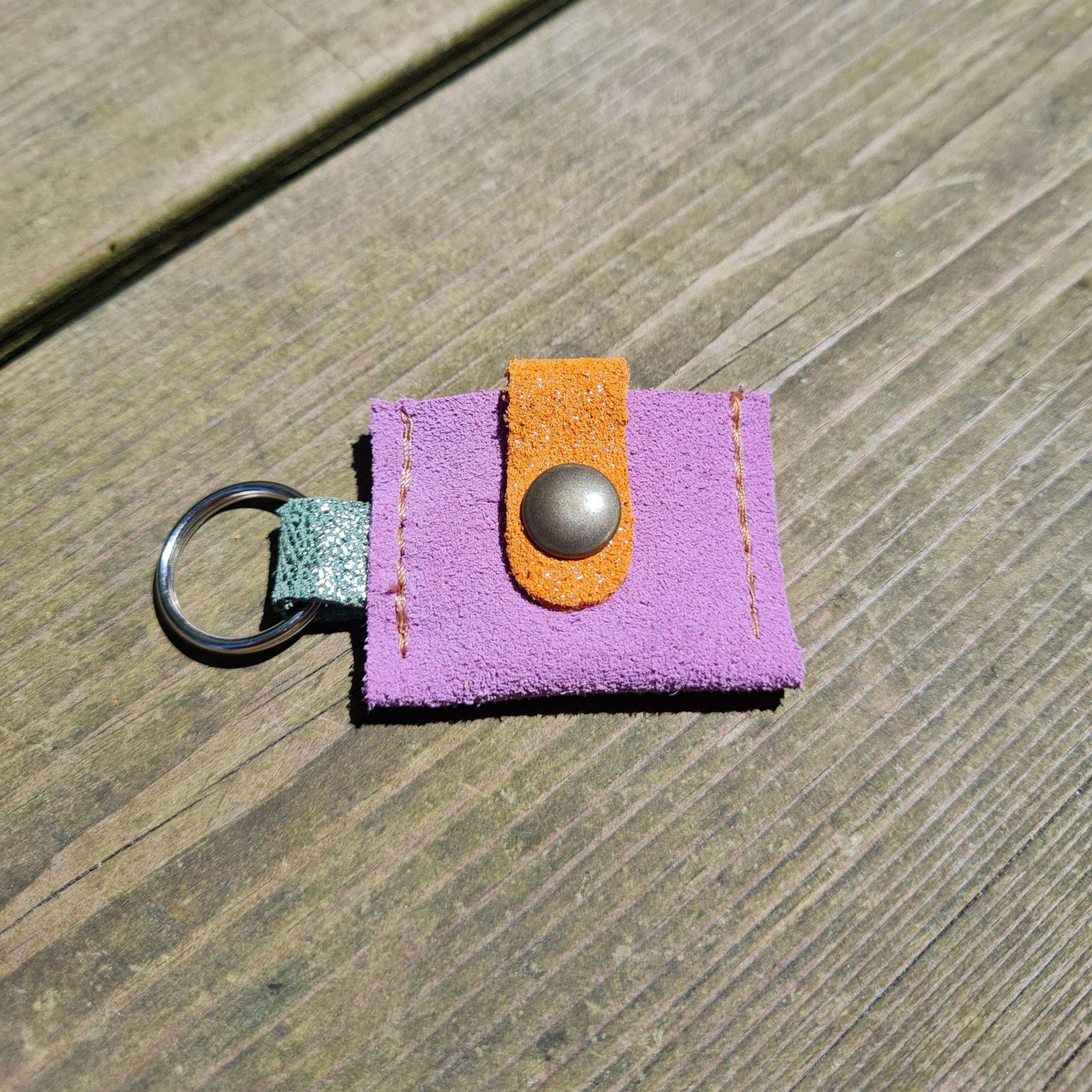 Raymond lilas, orange brillant et vert brillant