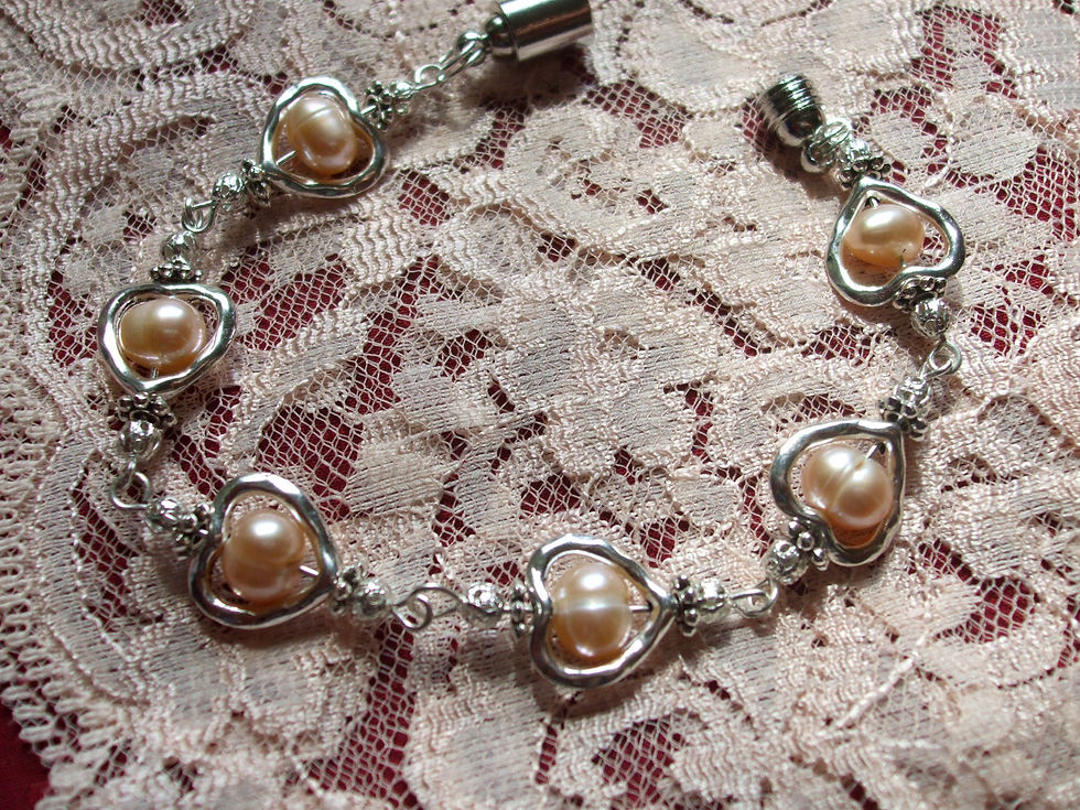 Thumbnail: Bracelets featuring pink pearls