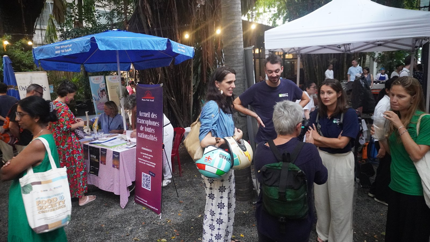 Associations, schools, health professionals and French-speaking NGOs held stands in the courtyard of the Institut français