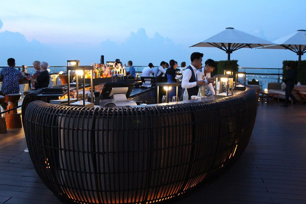 Bar sur la terrasse du Sora (Crédits photo : Pascal Médeville