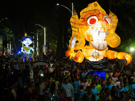 Siem Reap: Thousands of visitors gather for giant puppet parade