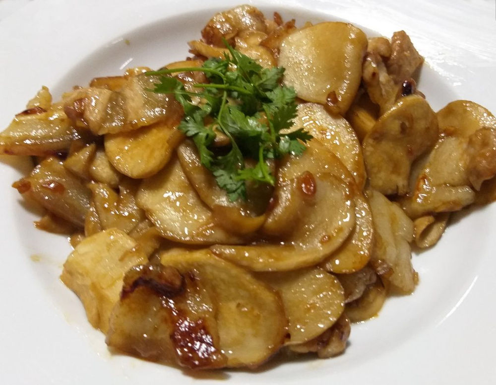 Recette Sauté de pleurotes du panicaut et de poitrine de porc (ឆាផ្សិតភ្លៅមាន់សាចបីជាន់)