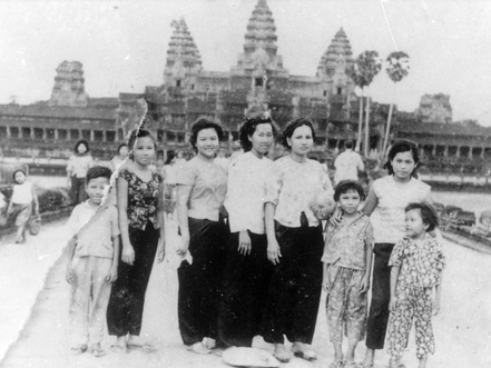 Cambodge & Khmers rouges : Meas Sarin, « des maisons pour y vivre, mais personne n'y habite »