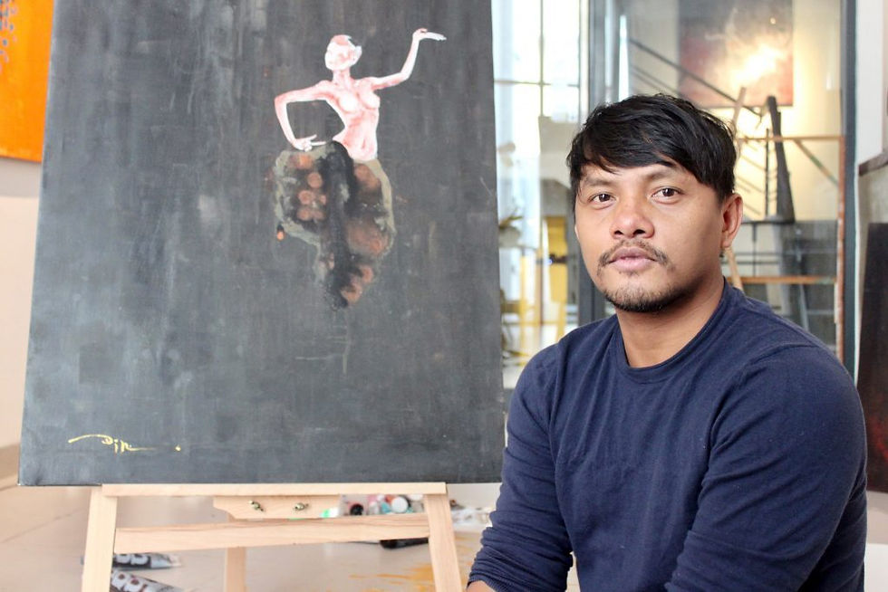 Din Borin dans son atelier