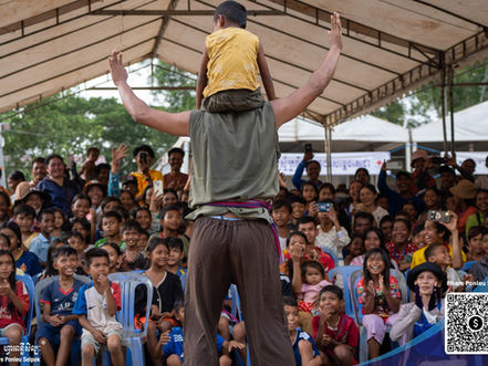 It all began in heavy silence, broken only by the sound of footsteps in the mud and anxious whispers. After the initial distribution of food and an urgent assessment of needs in the two largest camps for internally displaced persons (IDPs), the Phare Ponleu Selpak team in Battambang decided that more was needed than just material aid.