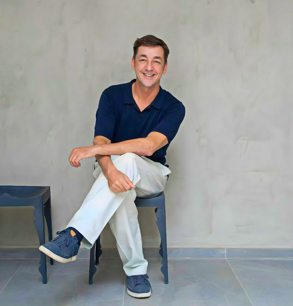 Jef Moons is the founder of Art for Kep and owner of Knai Bang Chatt, in Kep since 2003 and working for over 20 years with the region’s communities. His background in hospitality and entrepreneurship supports his vision for artist residencies that blend inspiration, culture, and sustainable development on Cambodia’s coast