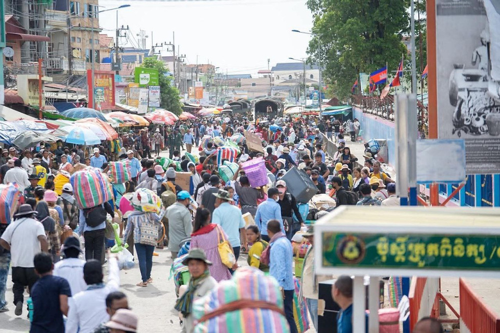 Plus de 100 000 travailleurs migrants cambodgiens ont quitté la Thaïlande en passant par le poste frontière international de Daung, dans le district de Kamrieng, province de Battambang