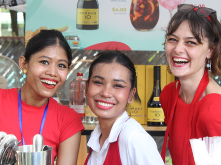 Hundreds of guests gathered under the stars for a night of gastronomy, music, and unforgettable encounters. The great European rendezvous of Cambodia once again exceeded all expectations.