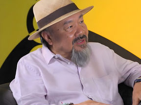 Inquiet pour l'avenir du cinéma, le cinéaste cambodgien, qui présidait le jury du Festival de Locarno en 2025, livre une critique acerbe des réseaux sociaux et de leur impact sur notre rapport au monde et à la mémoire. Rencontre avec un artiste - dans le cadre de Locarno meets - pour qui filmer est un acte de résistance.