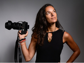 Depuis le 6 juillet, la photographe belge Aurélie Fischer pose ses valises à Knai Bang Chatt, à Kep, pour une résidence d'un mois organisée par Art for Kep. Elle y explore, à travers la saison du mousson, les liens entre paysage, travail et identité.
