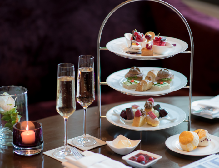 Un « High Tea » spécial servi dans le premier bar à champagne du Cambodge