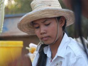 As the border conflict between Thailand and Cambodia intensifies, a generation of young people on both sides finds itself caught between nationalism, digital propaganda and a deep longing for peace. For many youths, the war is no longer a distant political dispute: it is lived daily through social media feeds, disrupted friendships, and uncertain futures.