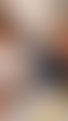 Quand une Cambodgienne de la diaspora française s'installe à la table du chef le plus primé du Royaume, trois assiettes deviennent trois leçons, et la cuisine se transforme en retour aux sources.