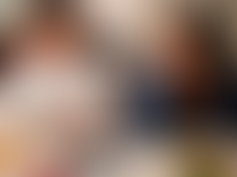 Quand une Cambodgienne de la diaspora française s'installe à la table du chef le plus primé du Royaume, trois assiettes deviennent trois leçons, et la cuisine se transforme en retour aux sources.