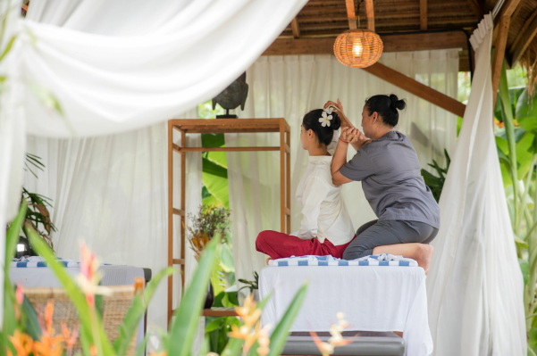 Séance de massage traditionnel khmer par des thérapeutes spécialisées et expérimentées