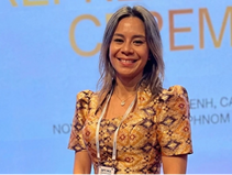 Arrivée au Cambodge en 2015 sur les traces de ses racines khmères, Jannine Sem a fait de la donnée et de l'humain les deux piliers de sa carrière. Aujourd'hui Head of People & Culture chez SBI APAC et Board Member de La French Tech Phnom Penh, elle se définit comme une bâtisseuse de liens entre les startups françaises et l'écosystème local. Elle revient pour Cambodge Mag sur son parcours, entre trajectoire professionnelle atypique et attachement profond à ce pays qu'elle a choisi.