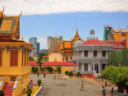 On the occasion of the 16th edition of the Photo Phnom Penh festival, the Sra’Art Gallery dedicates its major end-of-year event to a collective exhibition simply entitled Cambodia, a word that resonates here as a promise of encounters and visual stories.