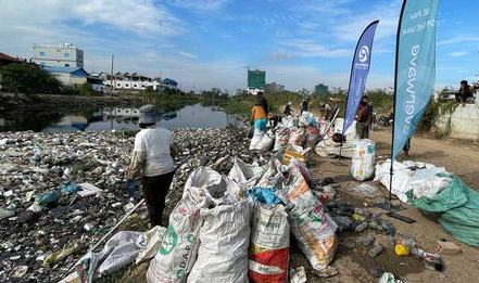 Cambodge & Initiative : Lancement d'une campagne de sensibilisation au nettoyage du Tonlé Sap