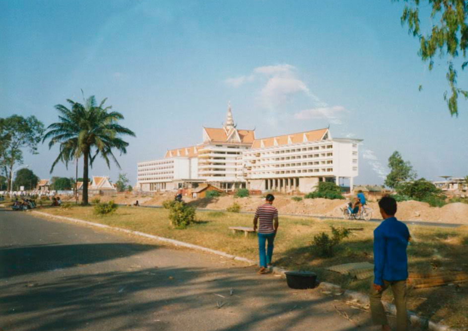 Conceived in the 1960s by King Norodom Sihanouk as an intimate cluster of bungalows, the project would soon morph, in the hands of master architect Lu Ban Hap, into an audacious vision: a national hotel that would proudly host the world.