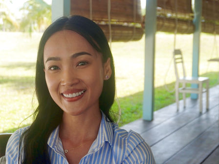 Actress, producer, activist — meeting with an essential voice of Cambodian cinema: Sarita Reth. A familiar face on Khmer screens, she today embodies a new generation of professionals who no longer content themselves with playing the game, but intend to rewrite the rules. In front of the camera as much as behind it, on stage as much as in industry forums, Sarita carries a rare demand: that of a Cambodian cinema finally structured, fair, and recognized at its true value on the world stage.