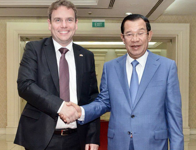 Markkus Benjamin Kodo et le Premier ministre Hun Sen