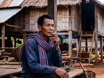 Une étude publiée dans la revue Advances in Public Health dresse le portrait le plus détaillé à ce jour de la consommation de tabac chez les hommes cambodgiens, révélant de profondes disparités géographiques et sociales — et un lien étroit avec l'alcool.