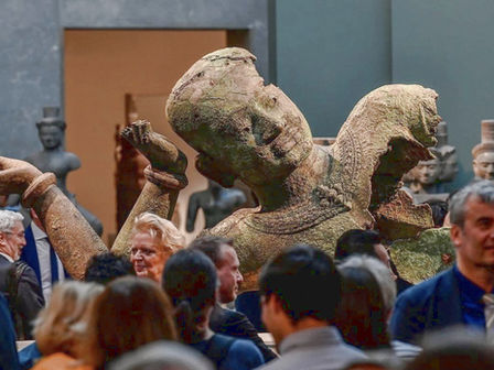 L'exposition « Bronzes royaux d'Angkor : l'art du divin » ouvre officiellement ses portes aujourd'hui au musée Guimet à Paris, en France, et durera quatre mois.