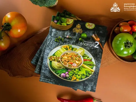 La cuisine cambodgienne, plus connue sous le nom de cuisine khmère, est une variété de saveurs vibrantes façonnées par des siècles d'influences culturelles, d'ingrédients locaux et de traditions culinaires royales.