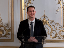Élu en quelques semaines conseiller des Français du Cambodge puis membre de l'Assemblée des Français de l'étranger, Matthias Vazquez défend une approche fondée sur le collectif, l’échange citoyen et le terrain. Après un premier mois de mandat particulièrement dense, il revient sur la méthode qui a conduit à son élection, ses premières actions et déplacements, et sa vision de la représentation des Français établis au Cambodge et, plus largement, en Asie-Océanie.