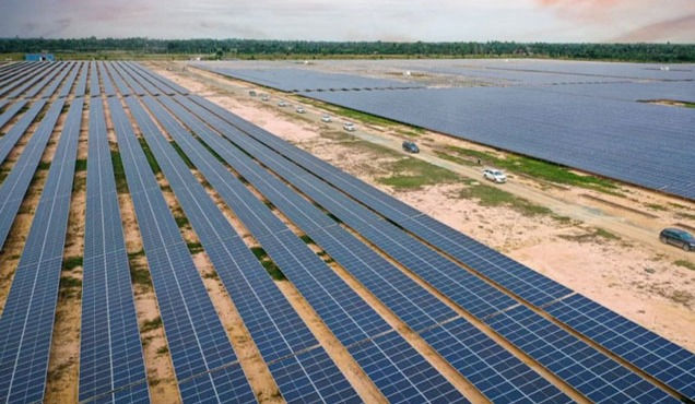 Détenu par SchneiTec Co Ltd, le parc solaire a été construit pour un coût total de 28 millions de dollars, avec une capacité initiale de 60 MW, sur un site de 135 hectares dans le village d’Ansar Kdam, commune de Sna Ansa, à l’est de la province de Pursat. Il est situé dans les limites de la zone économique spéciale de Krakor.