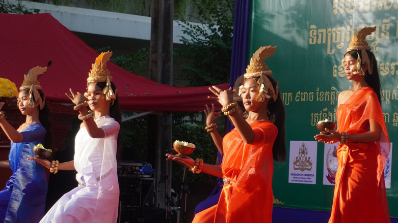 Danseuses khmères pendant la cérémonie d'ouverture
